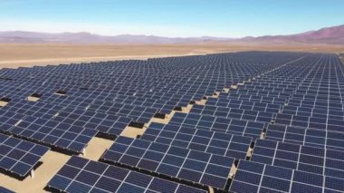 Güneş Enerjisi Modüllerinin Havadan Görünümü