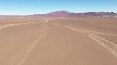 Atacama Çölü'nün havadan ham görüntüleri inanılmaz bir engebeli volkanik manzara