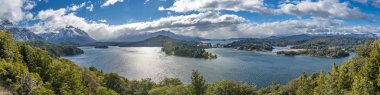 Nehrin dağlardaki panoramisi