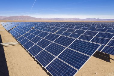 Güneş enerjisi görünümlü güç panelleri