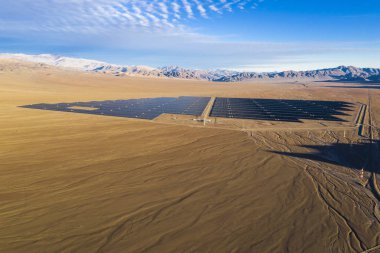 Güneş enerjisi görünümlü güç panelleri