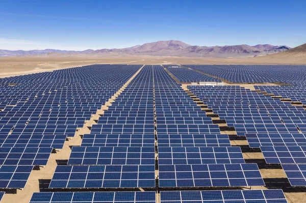 Panele Energetyczne Widokiem Energię Słoneczną — Zdjęcie stockowe