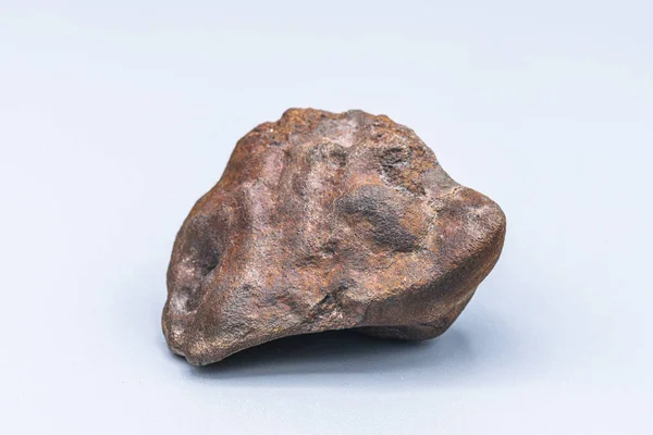 Meteoritenstück Auf Hintergrund — Stockfoto