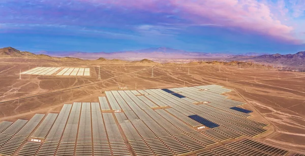 Drohnenaufnahme Eines Solarkraftwerks Über Dem Wüstensand Atacama Chile Nachhaltigkeit Und — Stockfoto