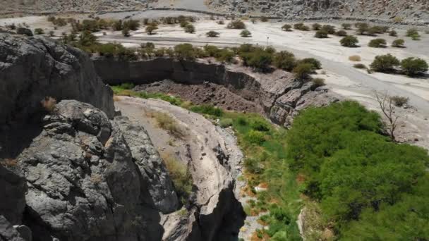 Finca Chaaral 的录像 这是印加人在印加人路上用来休息和取水的绿洲 因为该地区独一无二的绿洲在15000 Masl 安第斯山脉内部崎岖的峡谷 — 图库视频影像