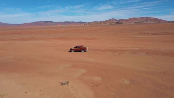 Antenni Raaka Kuvamateriaalia Näkymä Atacama Desert Hämmästyttävä Karu Vulkaaninen Maisema — kuvapankkivideo