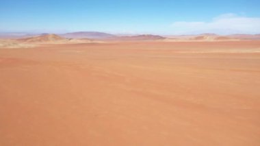 Atacama Çölü'nün havadan ham görüntüleri inanılmaz bir engebeli volkanik manzara