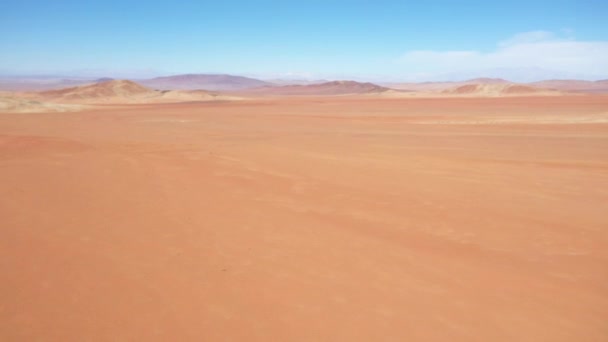 Luftaufnahme Der Atacama Wüste Einer Atemberaubenden Zerklüfteten Vulkanlandschaft — Stockvideo