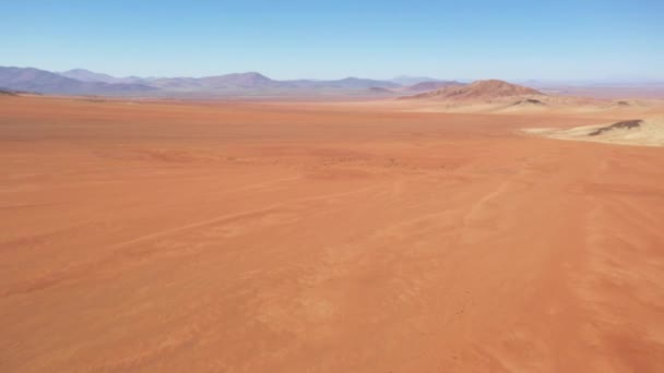 Luftaufnahme Der Atacama Wüste Einer Atemberaubenden Zerklüfteten Vulkanlandschaft — Stockvideo