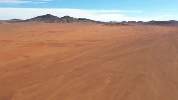 Вид Воздуха Пустыню Атакама Удивительный Вулканический Ландшафт Невероятными Песчаными Образованиями — стоковое видео