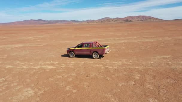 Vista Aérea Imágenes Bruto Del Desierto Atacama Paisaje Volcánico Escarpado — Vídeo de stock