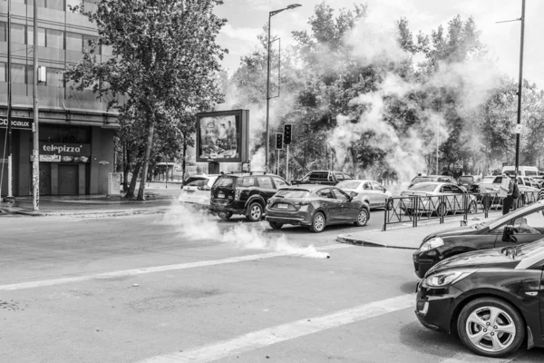 チリでの10月の2019の最新の暴動の間に 警察とサンティアゴ市内の抗議者の間で衝突しました サンティアゴ チリ国 チリ発売日 2019 — ストック写真