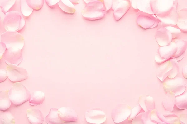 Roze Bloemblaadjes Een Roze Pastel Achtergrond — Stockfoto