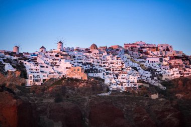 Oia köyünün güzel manzarası, Santorini Adası 