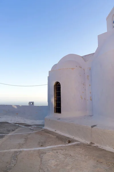 Weiße Wände auf der Insel Santorini, Griechenland — Stockfoto