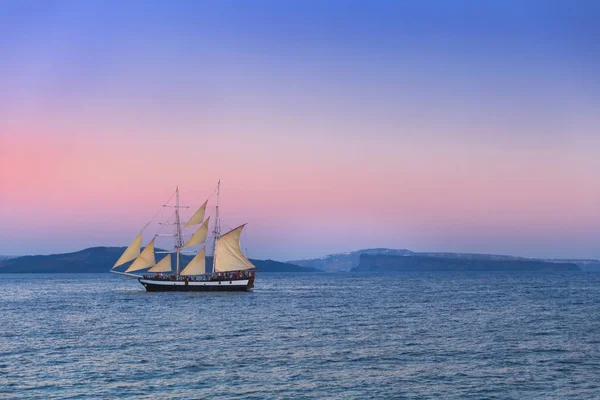 Gün batımı ışığında yat