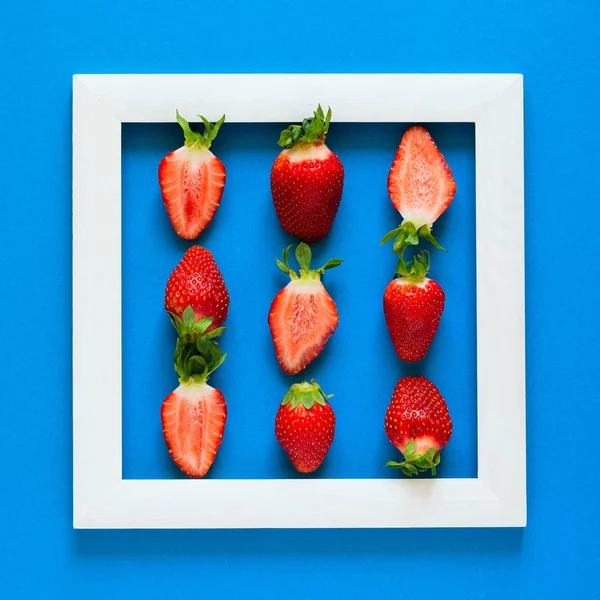 Minimalism Strawberry Martix Masterpiece Wooden Frame Top View Flat Lay — Stock Photo, Image