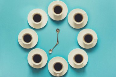 Bir fincan taze espresso içme konusundaki adımları genel gider görünümünü. Kahve saati. Sanat yiyecek. Günaydın kavramı. Tonda