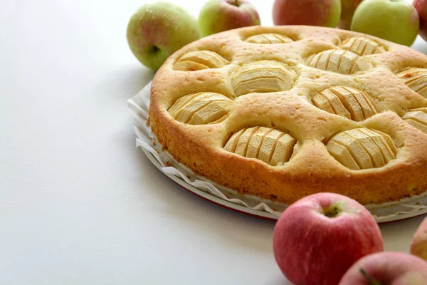 Домашний Яблочный Пирог Сером Деревянном Столе — стоковое фото