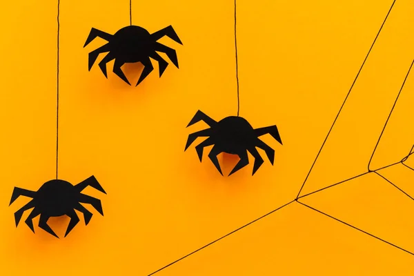 Araña Papel Negro Con Tela Sobre Fondo Amarillo Concepto Halloween —  Fotos de Stock