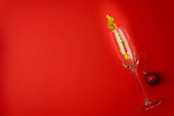 Vinhos Para Champanhe Com Forma Estrela Dourada Confete Deitado Sobre — Fotografia de Stock