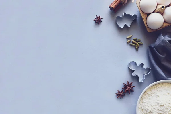 Koken Kerstkoekjes Ingrediënten Voor Peperkoek Deeg Meel Eieren Suiker Cacao — Stockfoto