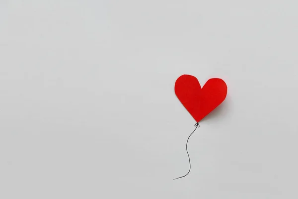 Alla Hjärtans Dag Kort Rött Papper Hjärta Form Ballonger Tråd — Stockfoto
