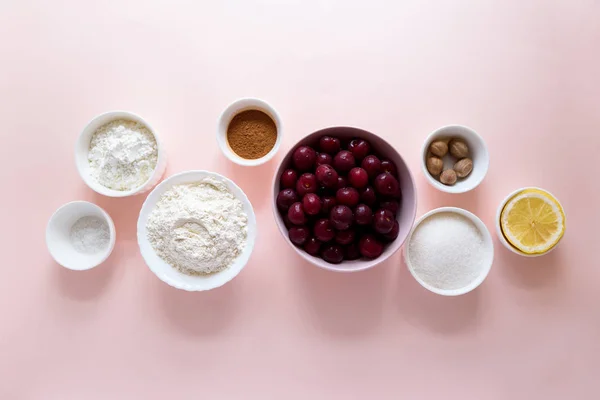 Ingrediënten Voor Het Koken Van Zelfgemaakte Cherry Rooster Taart Roze — Stockfoto