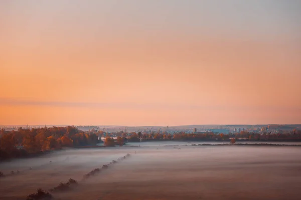 日の出のカラフルな秋の風景 田舎の空中風景 カラフルな秋の背景 ソフトフォーカス — ストック写真