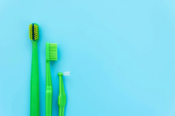 Brosses Dents Interdentaires Originales Orthodontiques Angulaires Sur Fond Bleu Mode — Photo