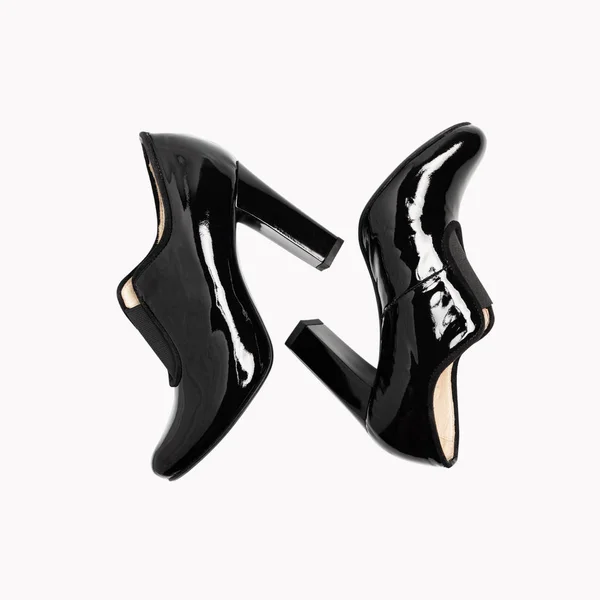 Zapatos Cuero Negro Para Mujer Aislados Sobre Fondo Blanco Recorte — Foto de Stock