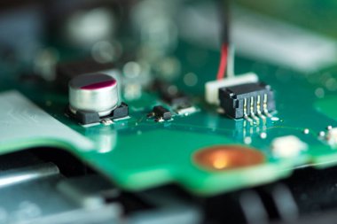 Elektronik devre kartını kapat.