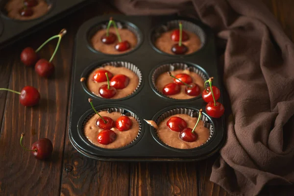 Baking Chocolate Muffins Raw Vegan Banana Cherry Muffins Fresh Berries — Stock Photo, Image