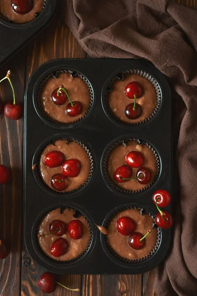 Baking Chocolate Muffins Raw Vegan Banana Cherry Muffins Fresh Berries — Stock Photo, Image