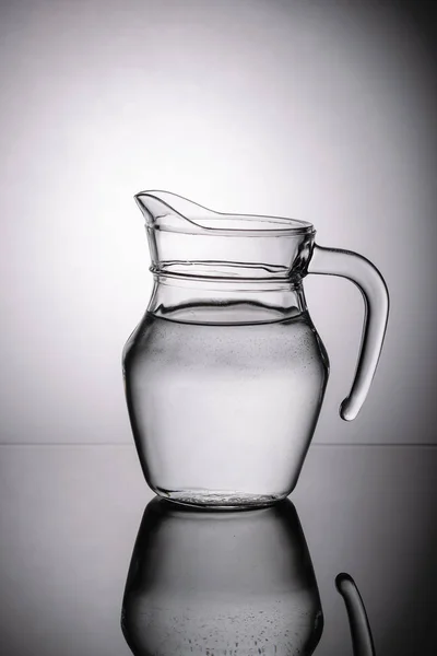 玻璃罐水 — 图库照片