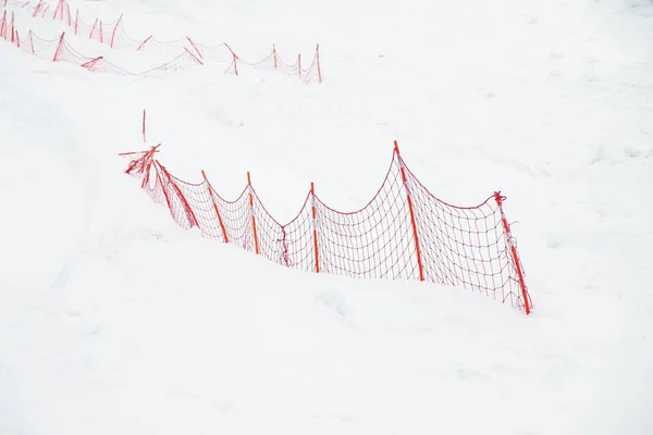 Cerca Vermelha Neve — Fotografia de Stock