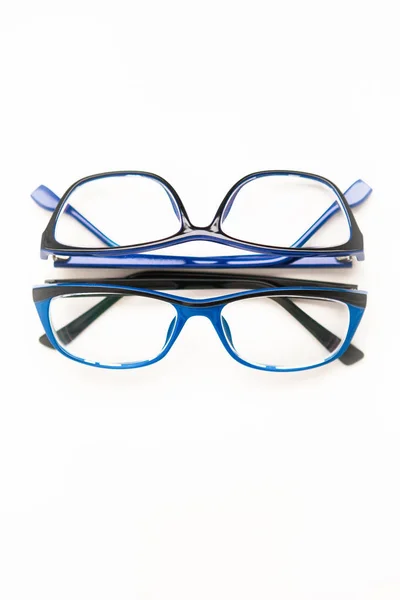 Óculos Óculos Moldura Azul Sobre Fundo Branco — Fotografia de Stock