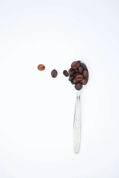 Kaffeebohnen Löffel Auf Weißem Hintergrund — Stockfoto