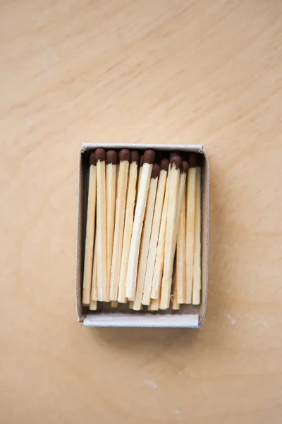 Partidos Caja Sobre Fondo Madera —  Fotos de Stock