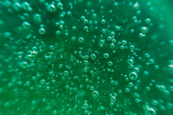 带有气泡的绿色背景 — 图库照片