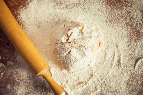 Dough with farina and rolling pin