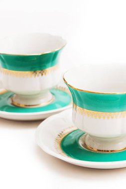 Beyaz arka plan üzerinde yemekleri kümesi. Yeşil Hint bardak. Beyaz izole