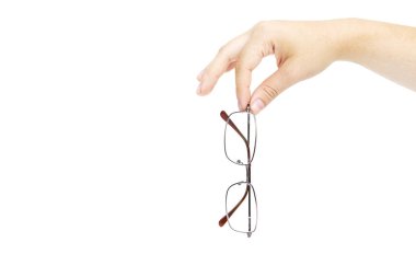 Dişinin el Glasse beyaz arka plan üzerinde tutarak. El gözlük. Beyaz izole