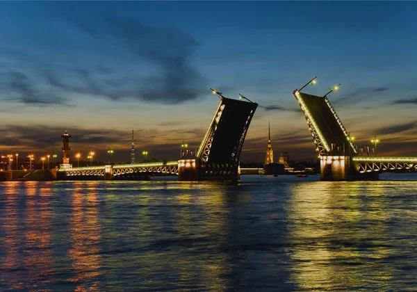 Ponte Sankt Petersburgh Immagine Diffusa Foto Stock Royalty Free