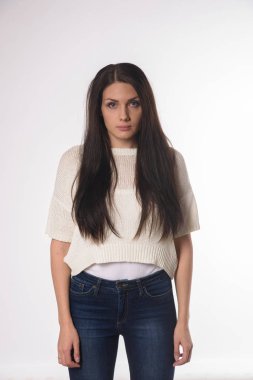 Duygusal olarak poz izole arka plan üzerinde beyaz caucausian kız