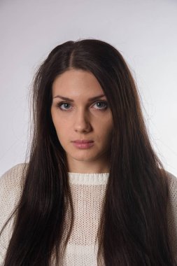 Duygusal olarak poz izole arka plan üzerinde beyaz caucausian kız