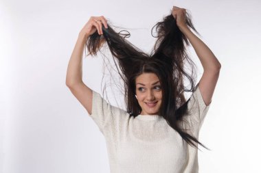 Duygusal olarak poz izole arka plan üzerinde beyaz caucausian kız