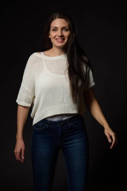 Duygusal olarak poz izole arka plan üzerinde beyaz caucausian kız