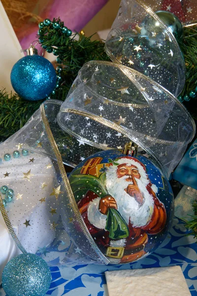 Decorações Natal Bolas Ramos Abeto Fitas Brinquedos Palha Cartões Postais — Fotografia de Stock