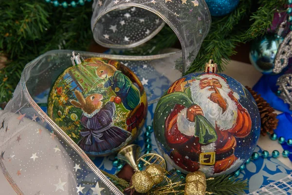 Decorações Natal Bolas Ramos Abeto Fitas Brinquedos Palha Cartões Postais — Fotografia de Stock